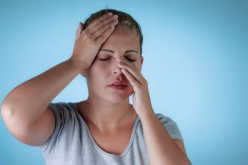 Головная боль не всегда является проявлением мигрени, часто она связана с воспалением околоносовых пазух.