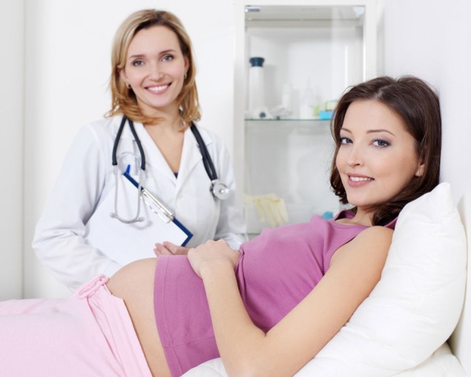 Беременная с врачом